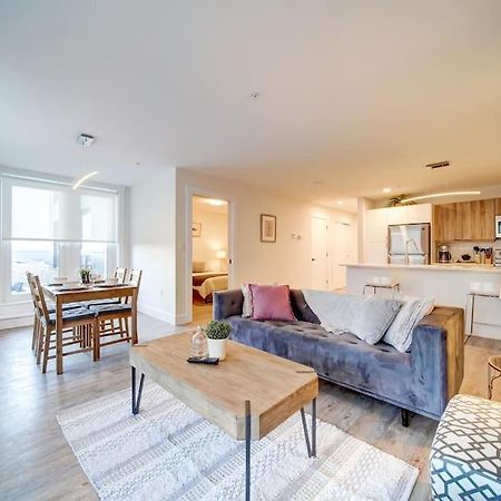 Luxurious Modern 2Br Condo Sleeps 5 Coffee, Ac, Wifi Halifax Luaran gambar