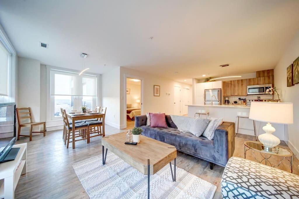 Luxurious Modern 2Br Condo Sleeps 5 Coffee, Ac, Wifi Halifax Luaran gambar