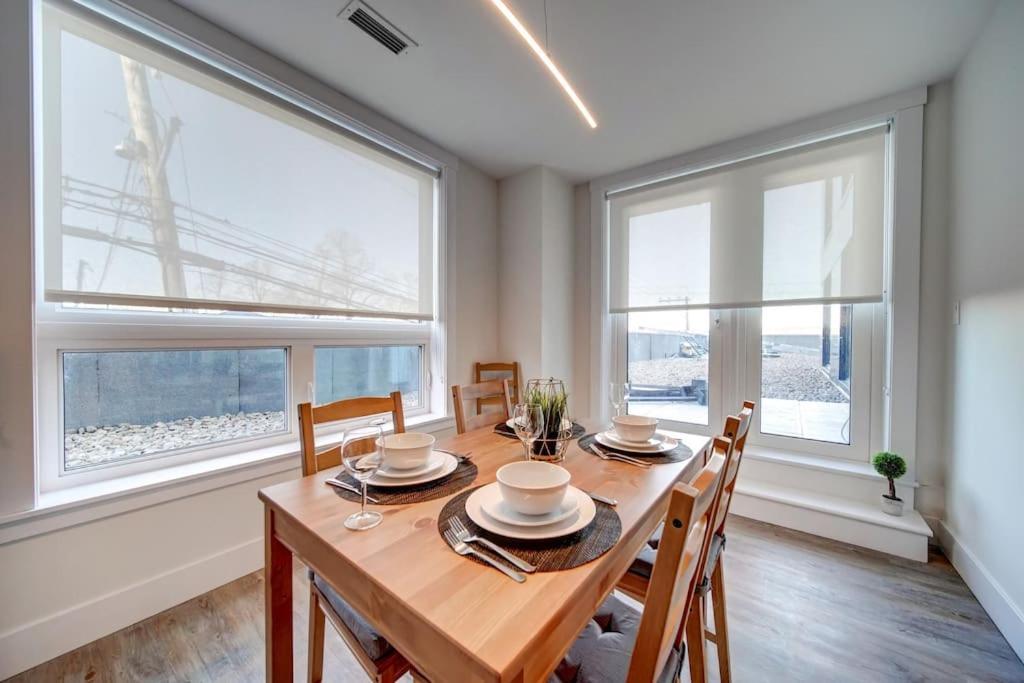 Luxurious Modern 2Br Condo Sleeps 5 Coffee, Ac, Wifi Halifax Luaran gambar
